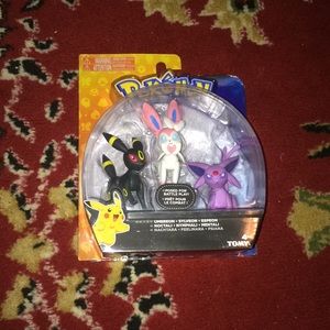 Pokémon battle play figures NWT